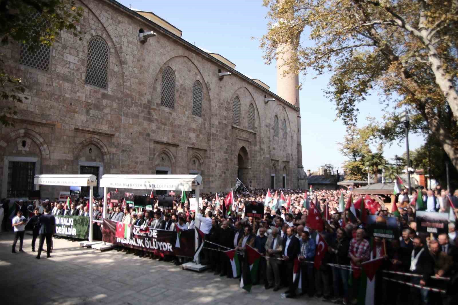 Bursa’da binlerce kişi İsrail’e tepki gösterdi