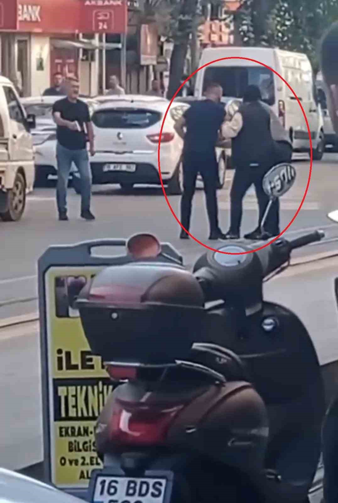 Silahla tehditler savuran kişiyi polis böyle gözaltına aldı