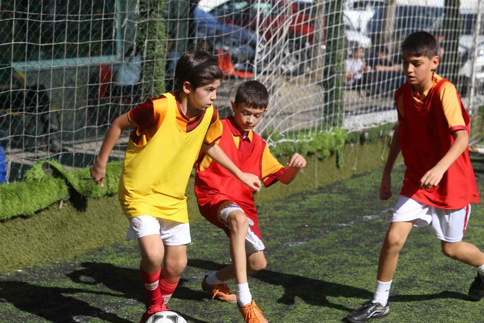 12 yaşındaki Eymen’i görenler şaşkına dönüyor: Okula giderken bile sarımsak yiyor