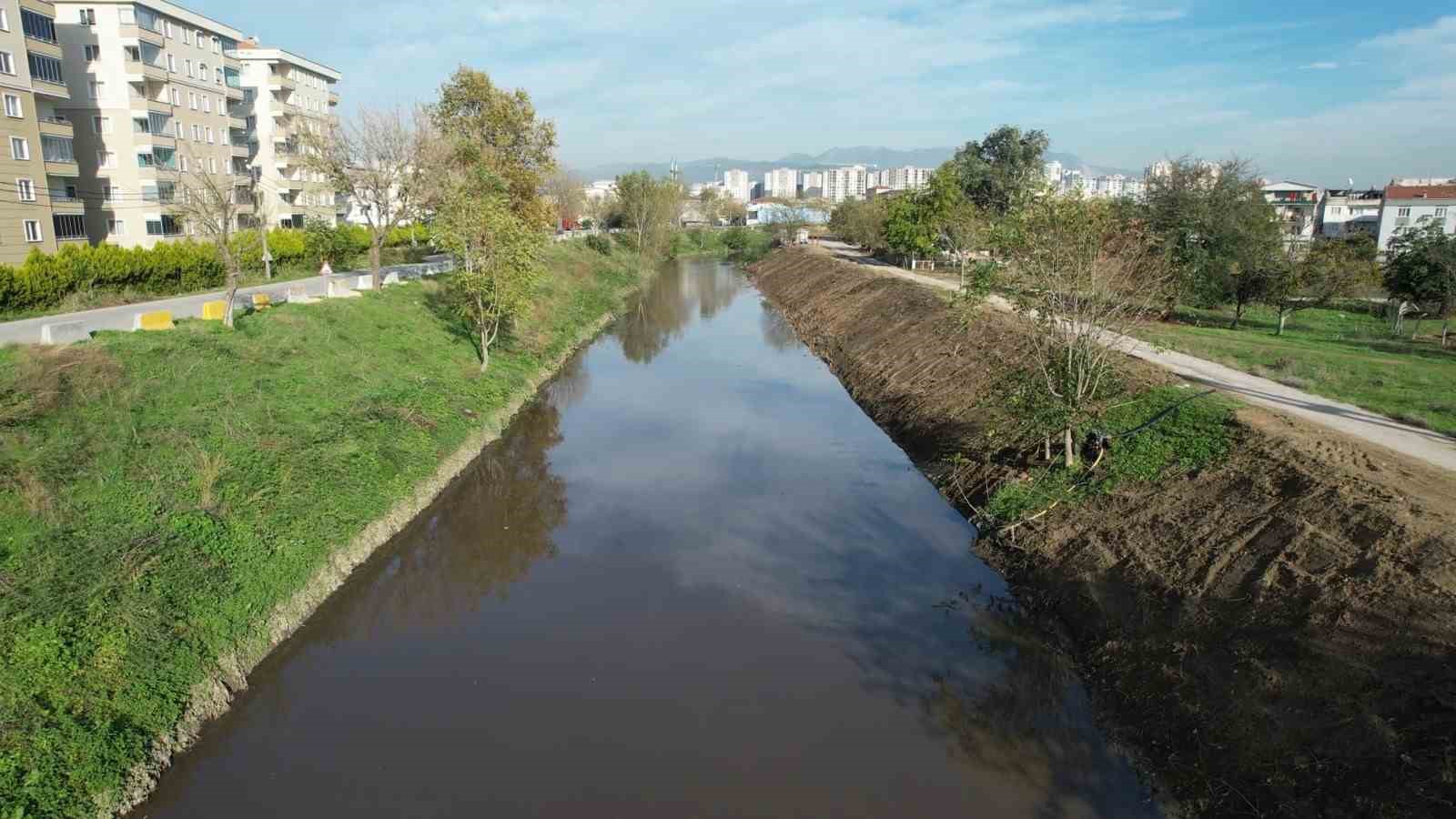 Dereler taşkın riskine karşı temizleniyor