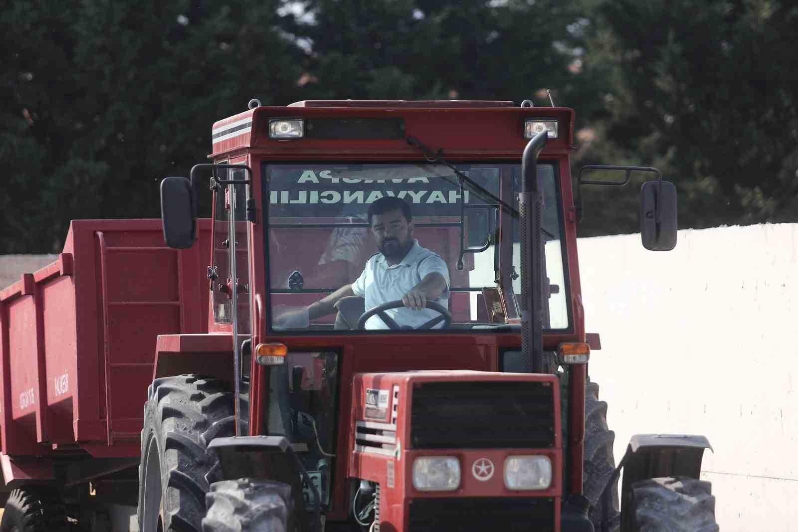 Kendi kendine yeten çiftlik kurdular, ucuz etin formülünü buldular