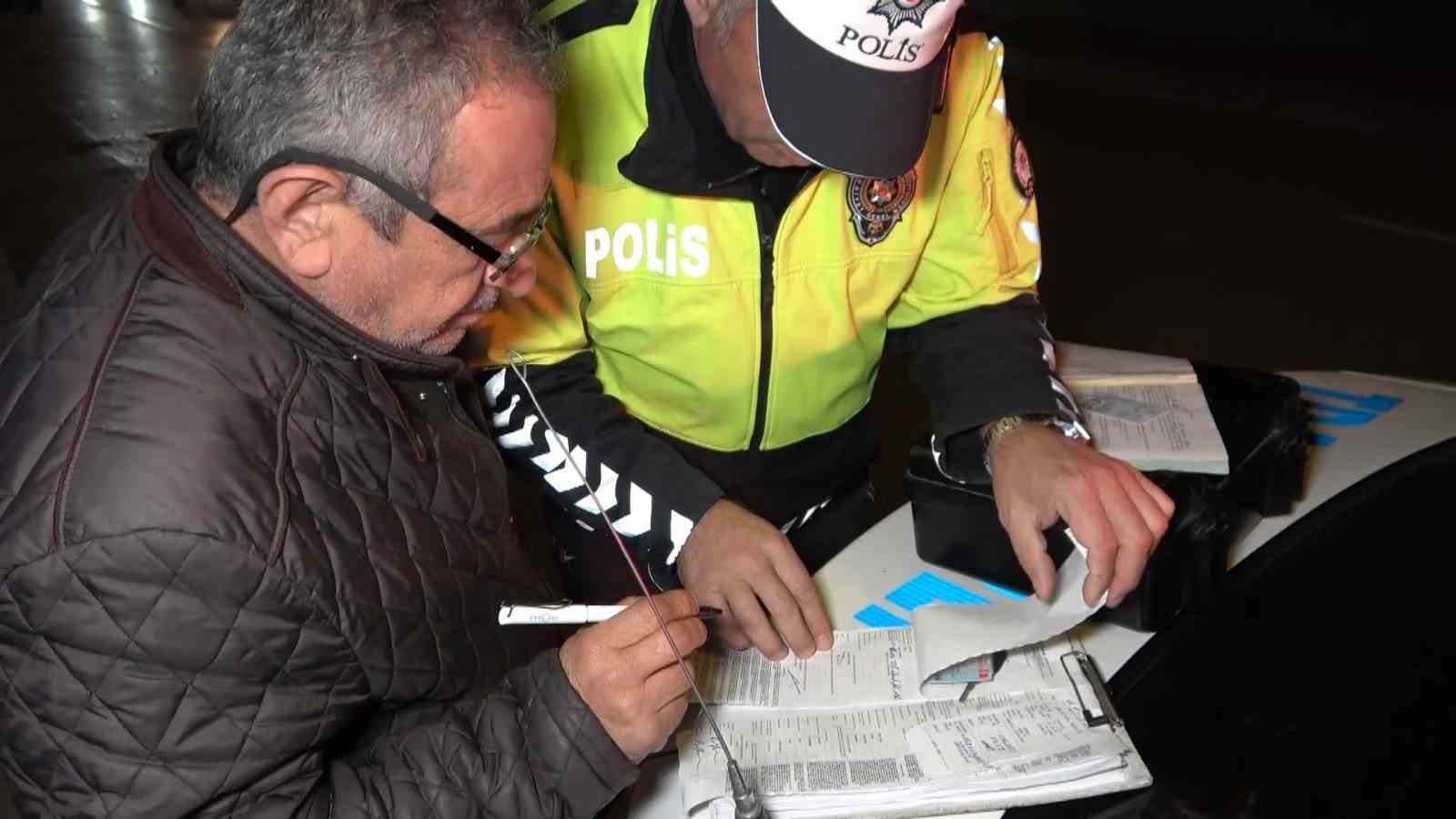 (Özel) Alkollü yakalanmamak için şoför koltuğuna arkadaşını geçirdi, cezadan kaçamadı