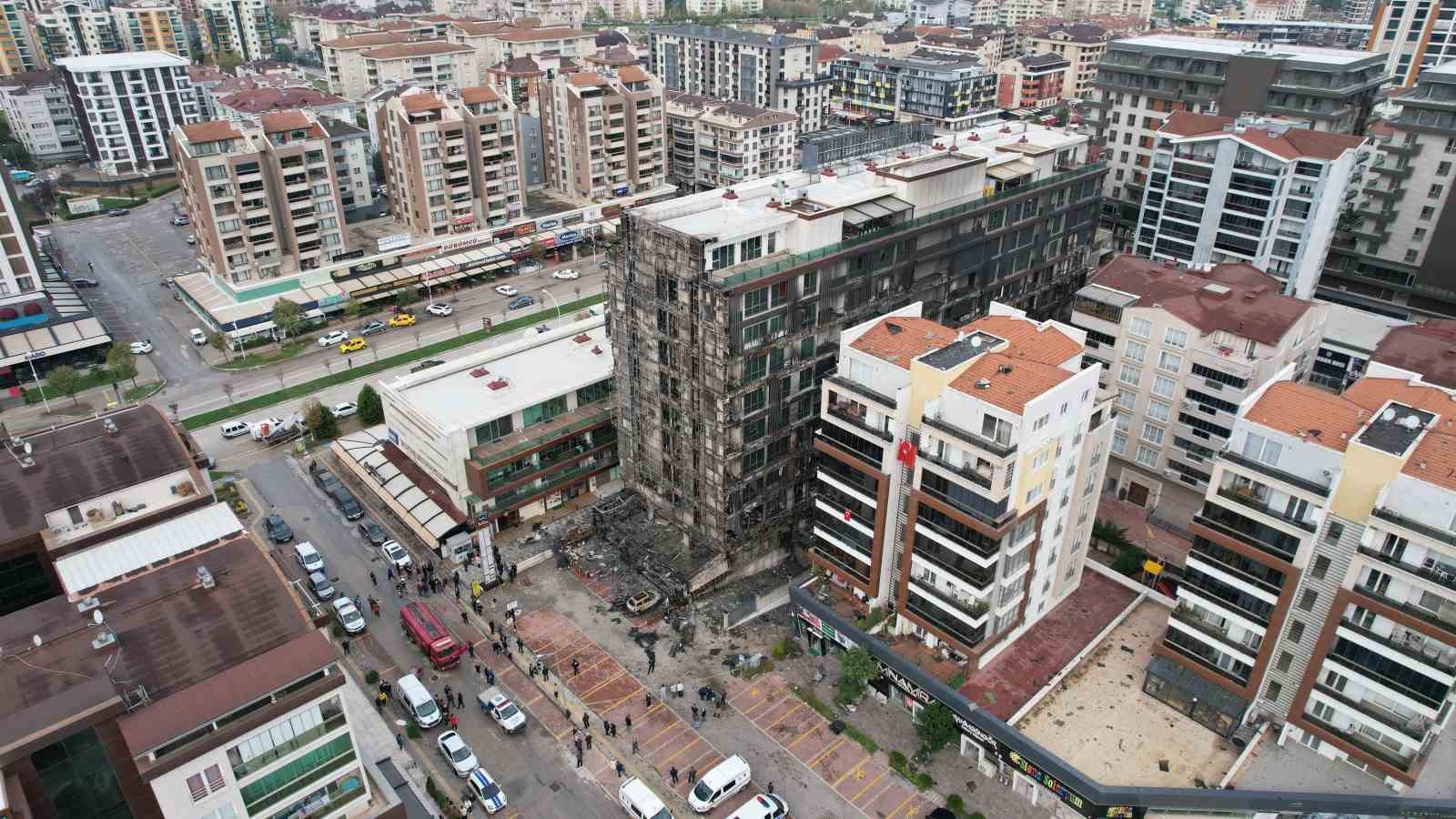 Yanan iş merkezinin bilançosu günün ilk ışıklarıyla ortaya çıktı