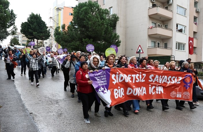 Kadınlar şiddete karşı seslerini yükseltti