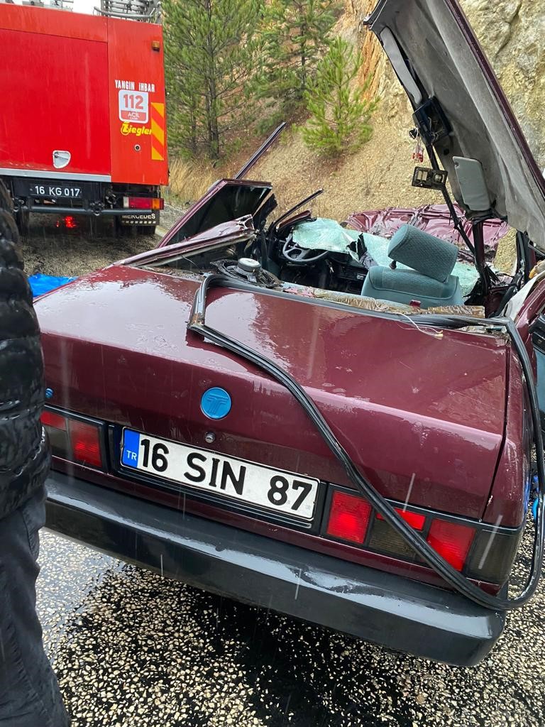 Bursa’da taziye yakınlarını taşıyan otobüs otomobille çarpıştı: 1 ölü, 5 yaralı