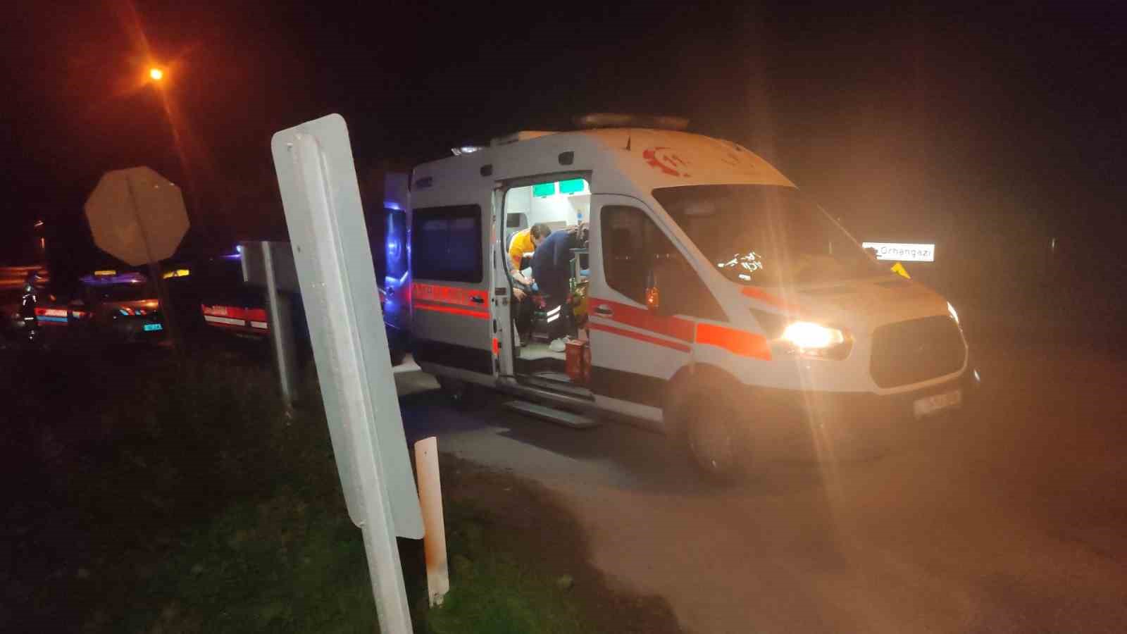 Zincirleme trafik kazasında 3 araç birbirine girdi: 3 yaralı