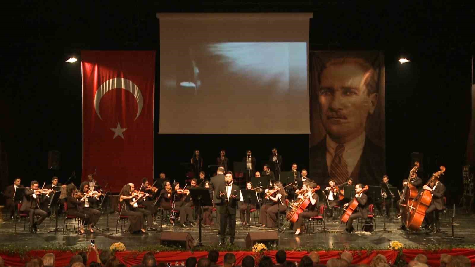 Cumhuriyetin 100. yılında Atatürk şarkılarla anıldı