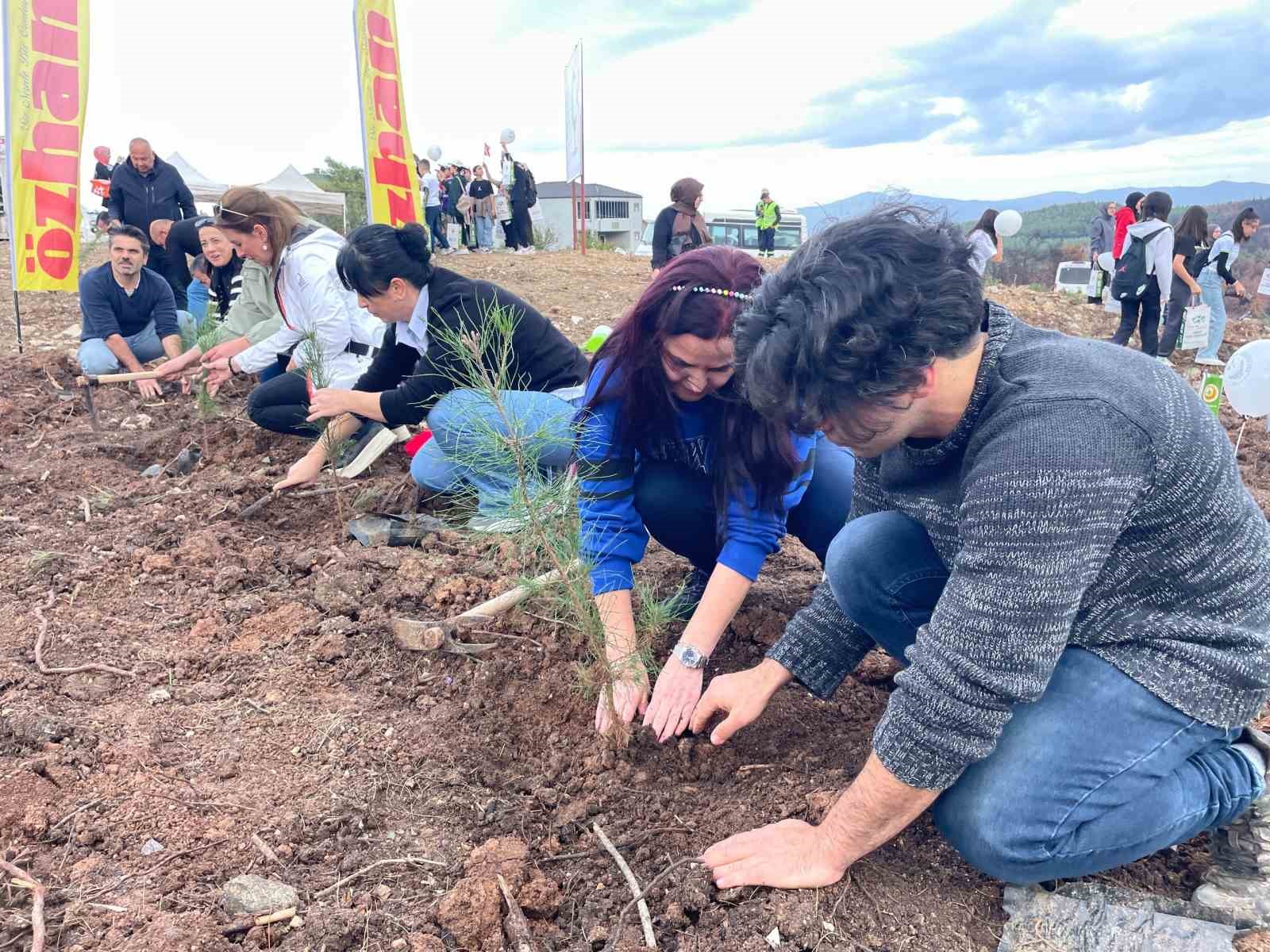 Özhan Market “Daha yeşil bir dünya” için fidan dikti