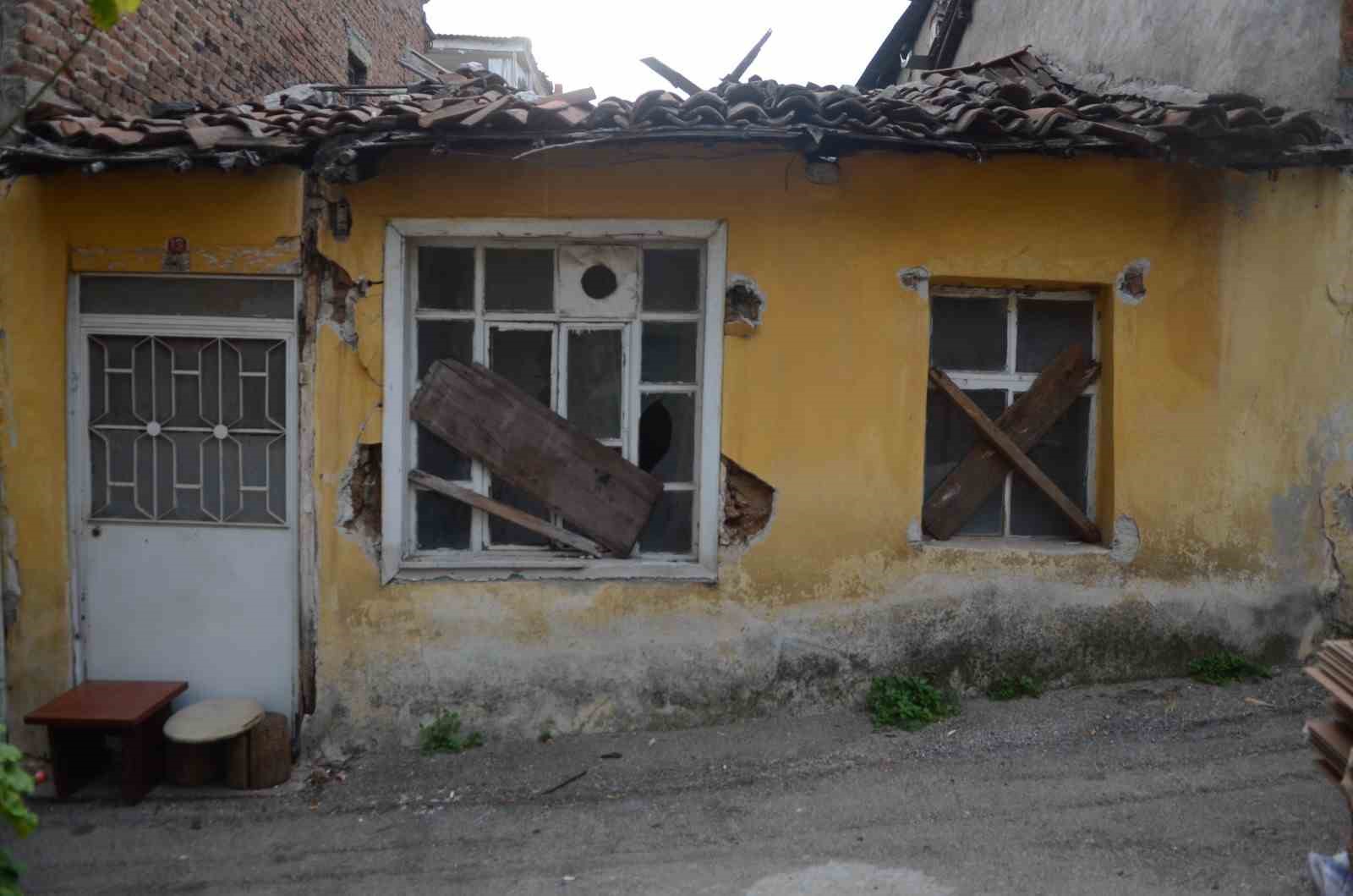 Osmangazi’de metruk binalar bir bir yıkılıyor