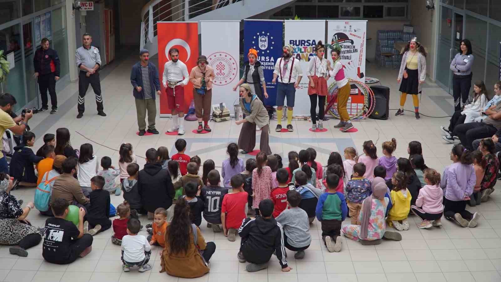 Tiyatro coşkusuna muhteşem final