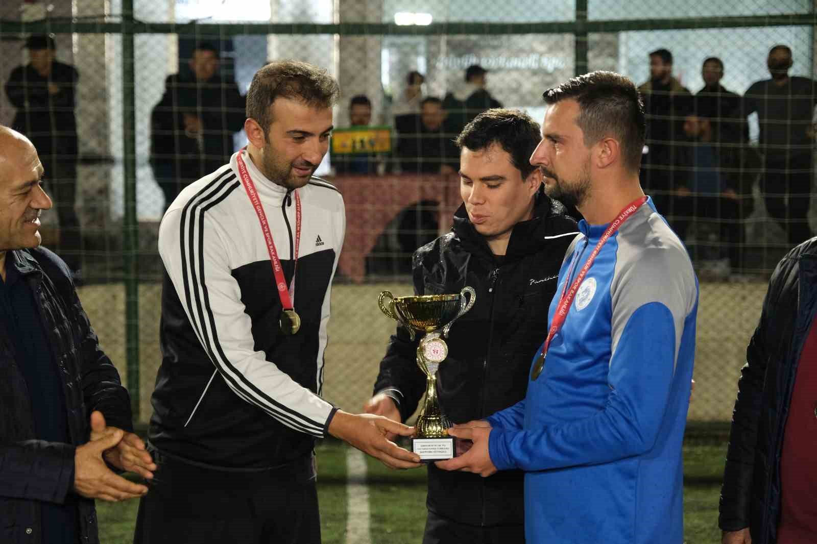 Orhaneli’nde futbol şöleninde şampiyon Eğitim Gücü