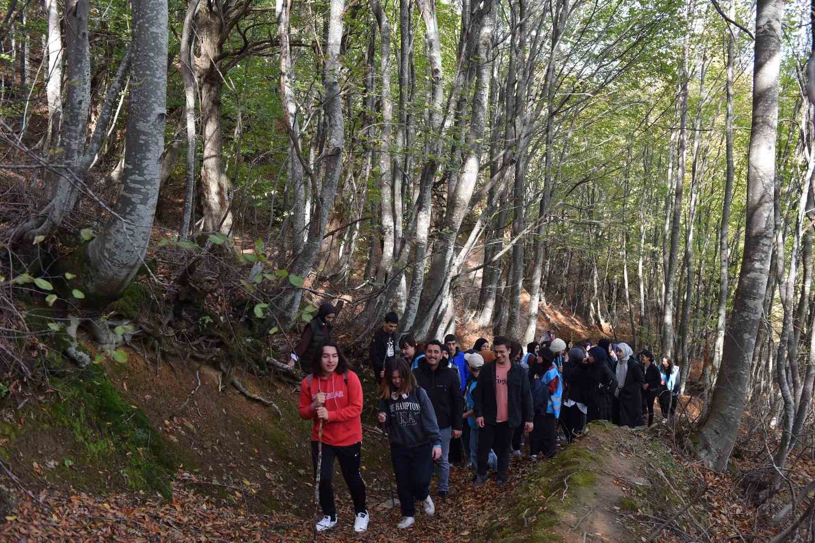 Gençler doğa için yürüdü