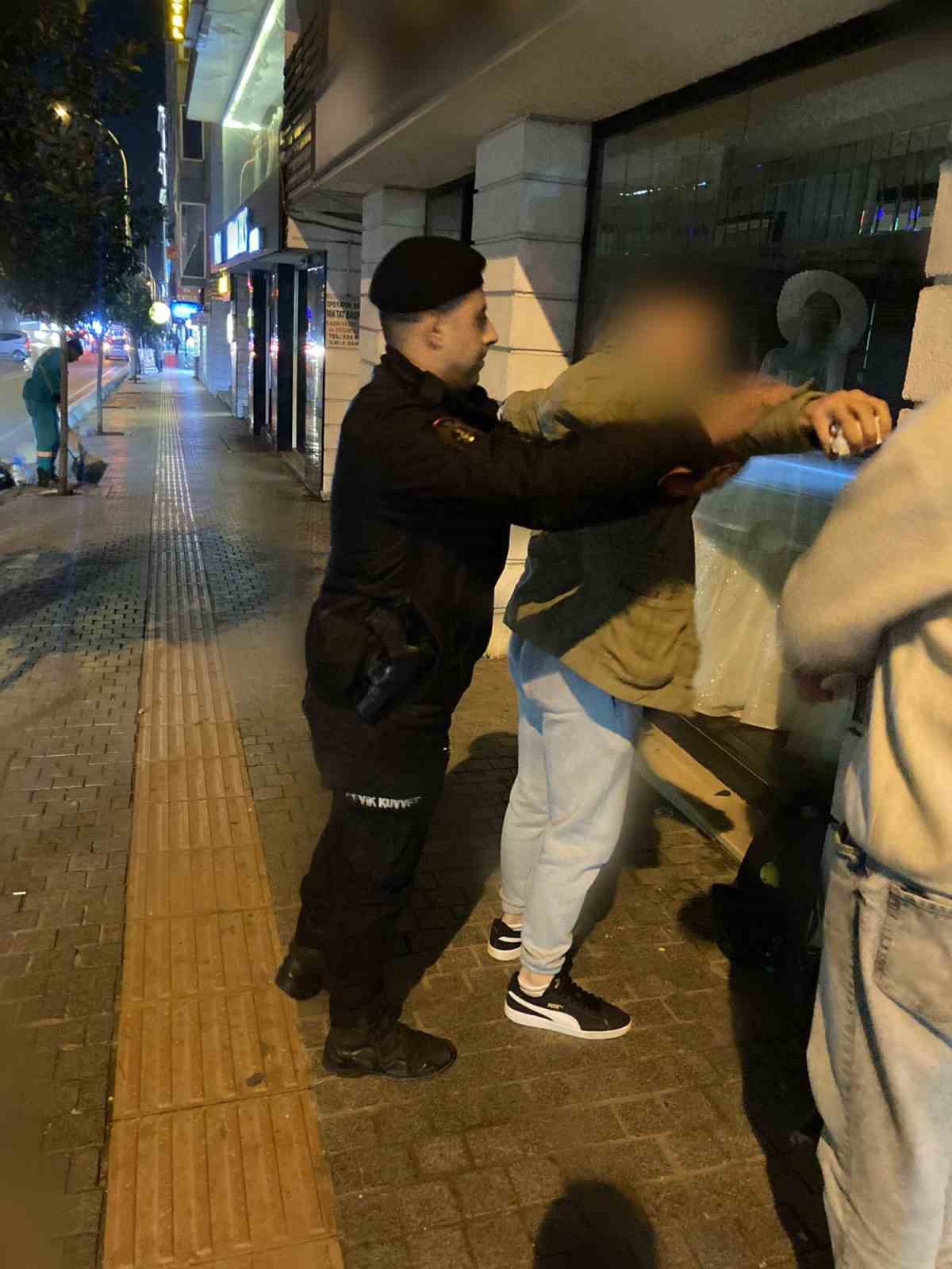 Bursa polisi uygulamada aranması olan 12 kişiyi yakaladı