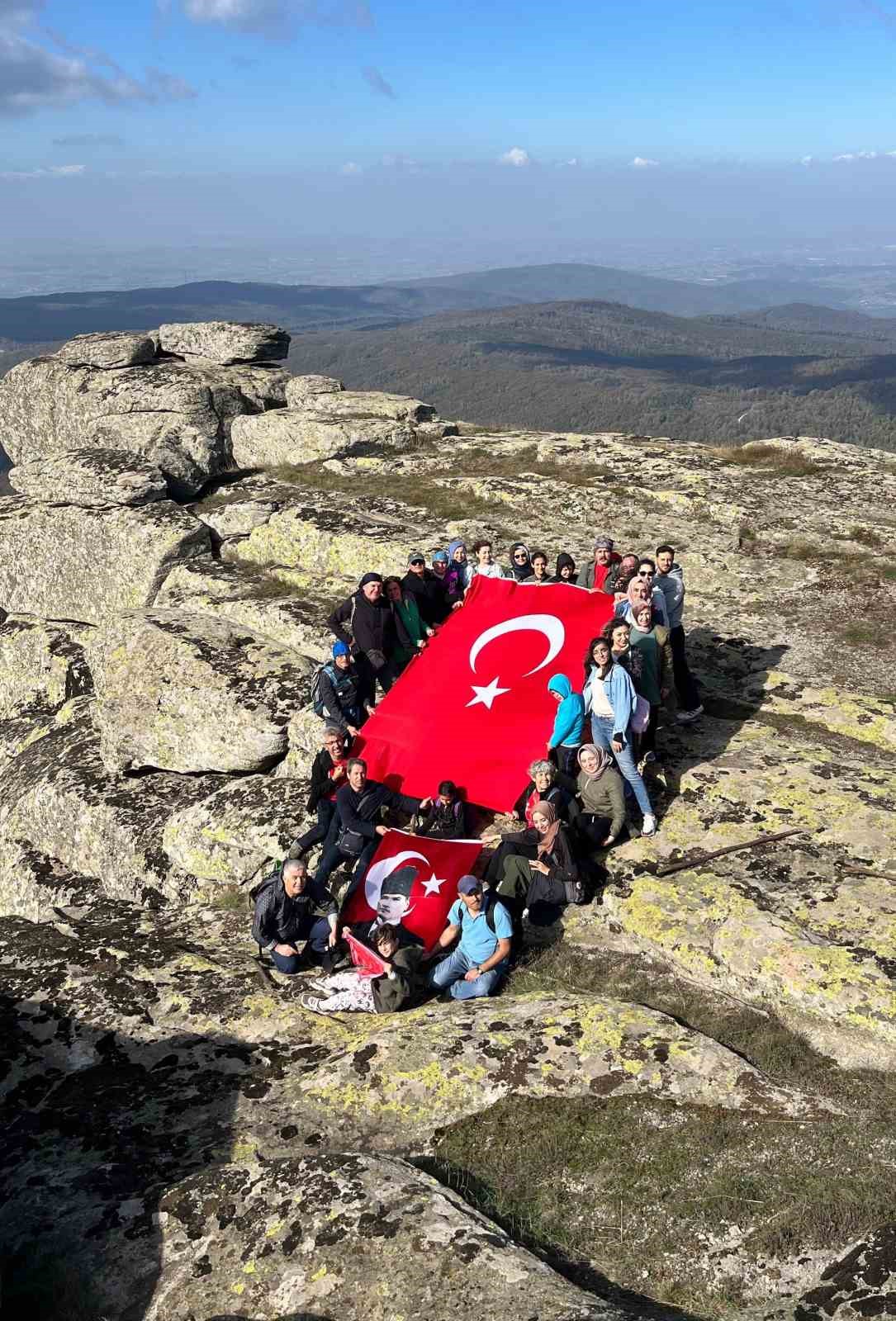 Cumhuriyet’in1 00. yılında 100 öğretmen Çataldağ zirvesinde