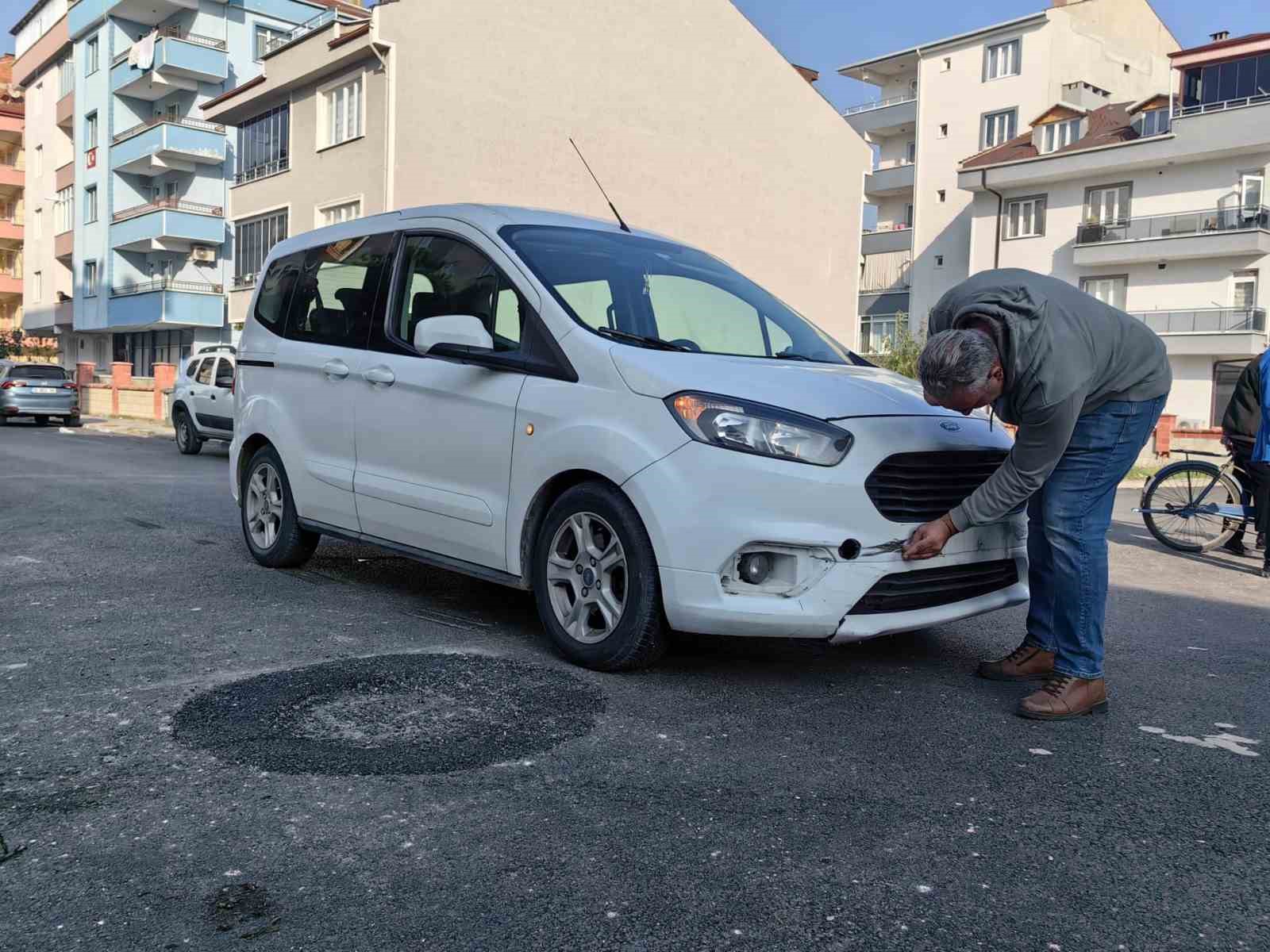 Kaza geçiren motosikletli acısını unutup bilgisayarını sordu