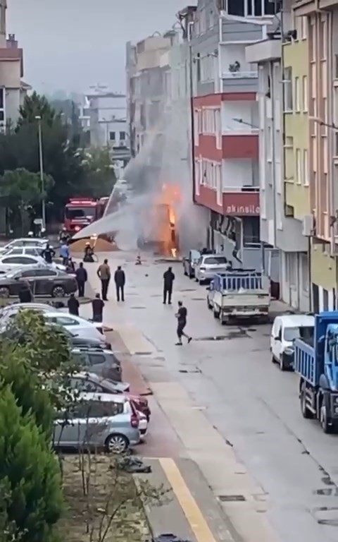 Bursa’da doğalgaz borusu patladı, korku dolu anlar yaşandı