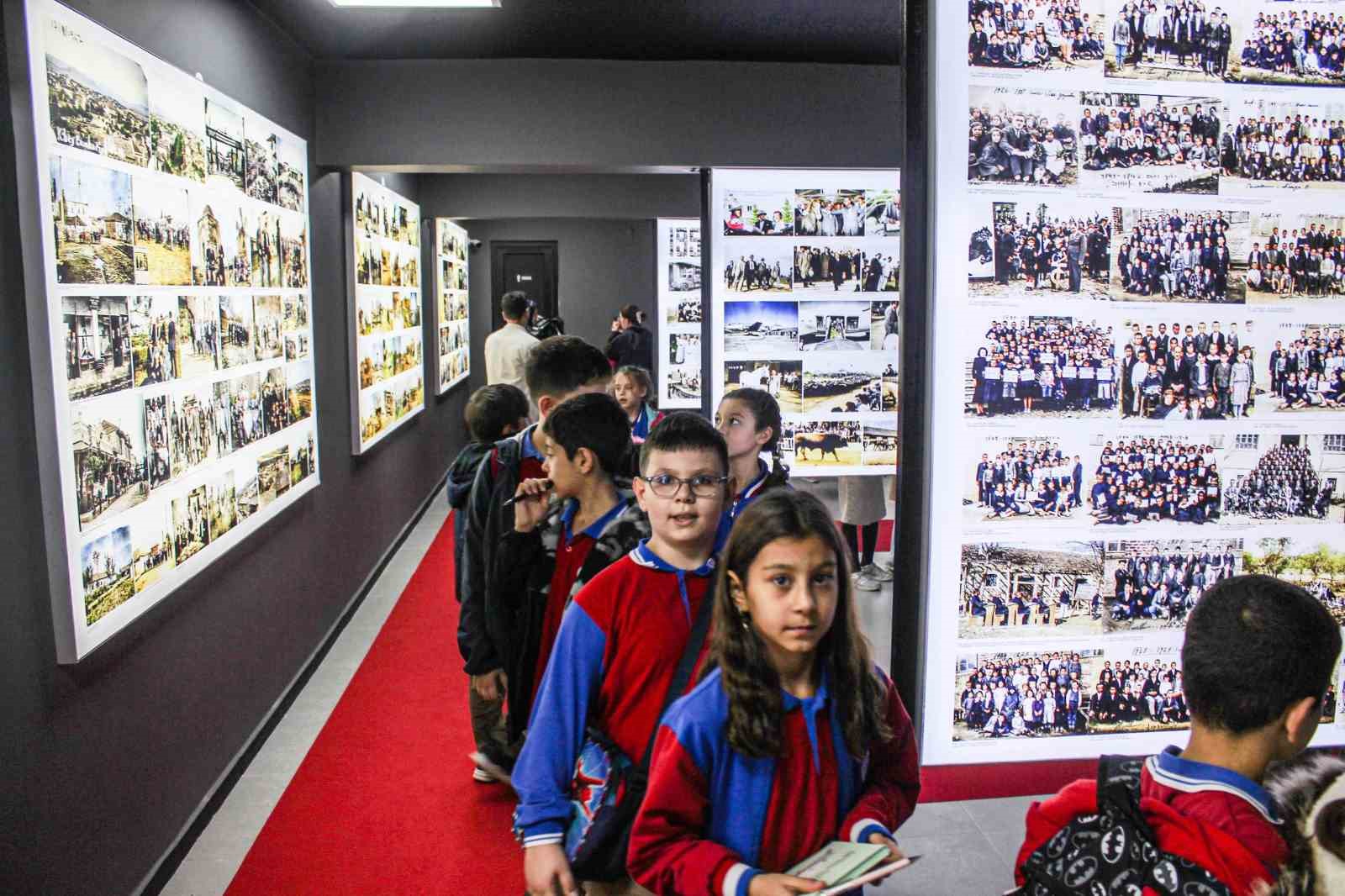 Karacabey Belediyesi Tarihi Fotoğraf Galerisine yoğun ilgi