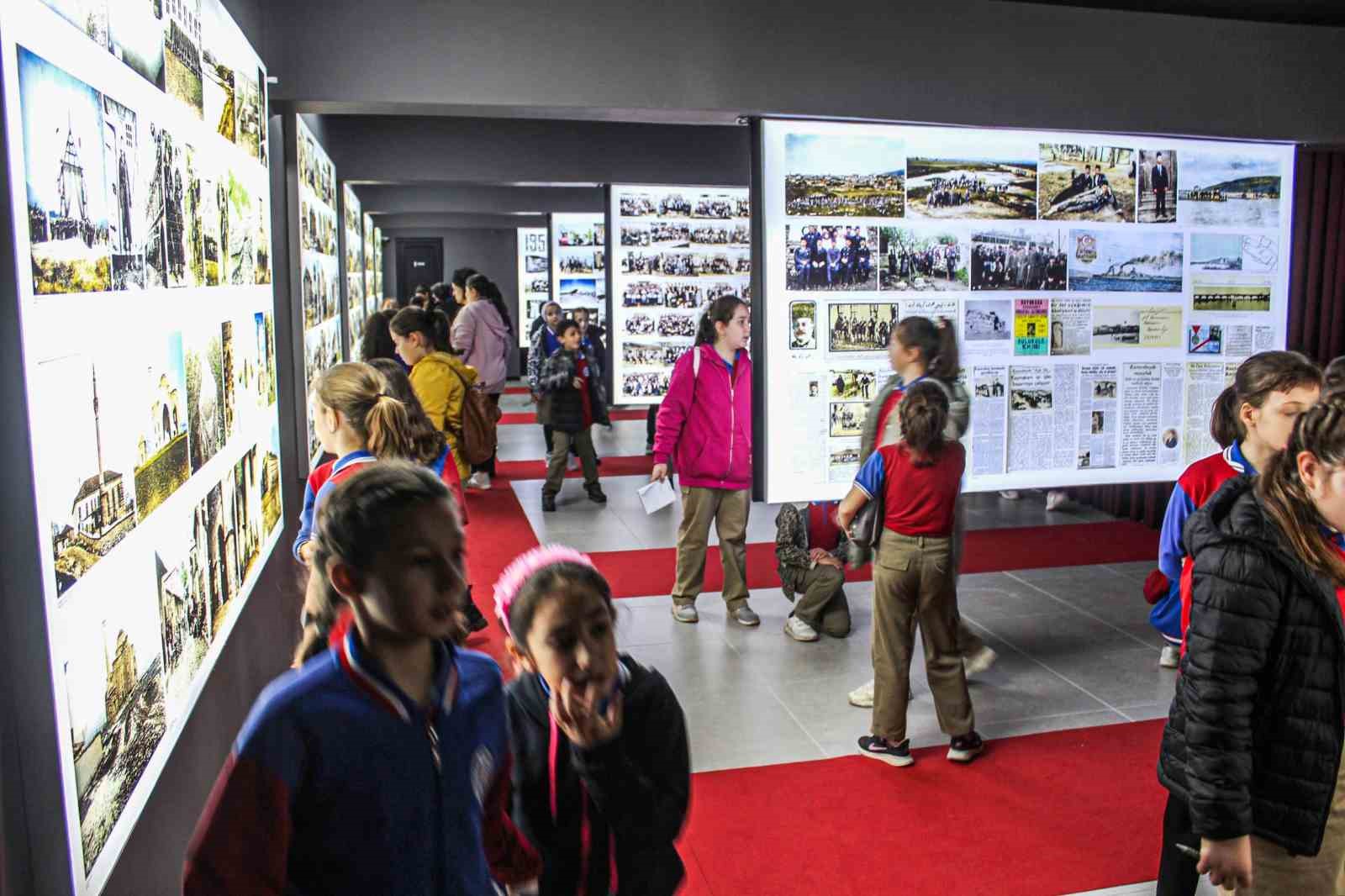 Karacabey Belediyesi Tarihi Fotoğraf Galerisine yoğun ilgi