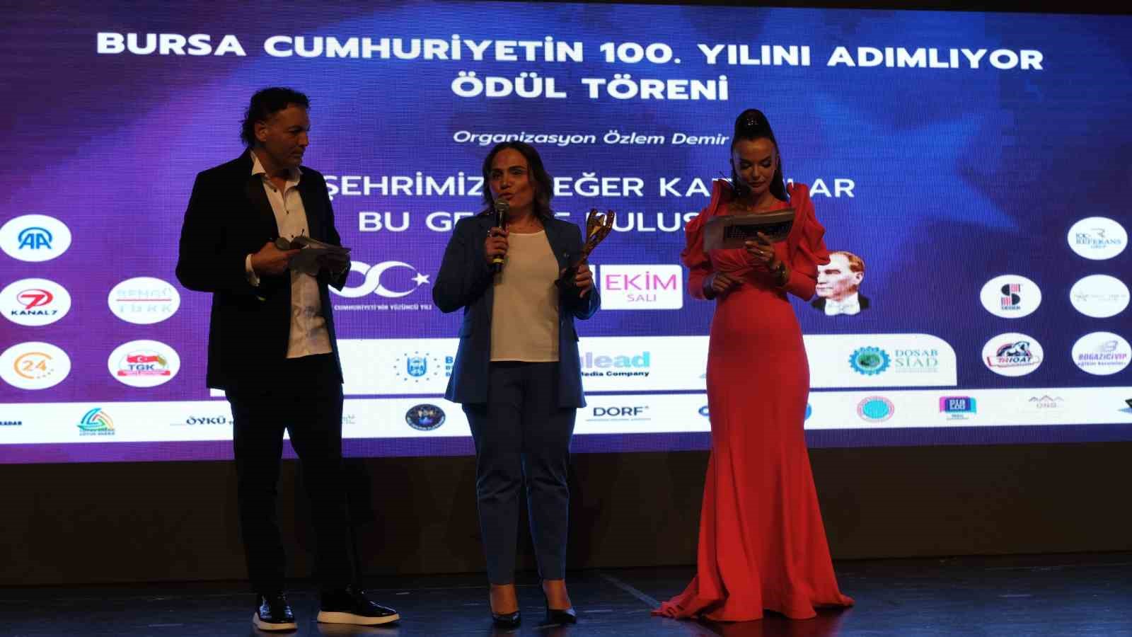 ’Yılın En Başarılı Marketler Zinciri’ ödülü Özhan Market’in oldu