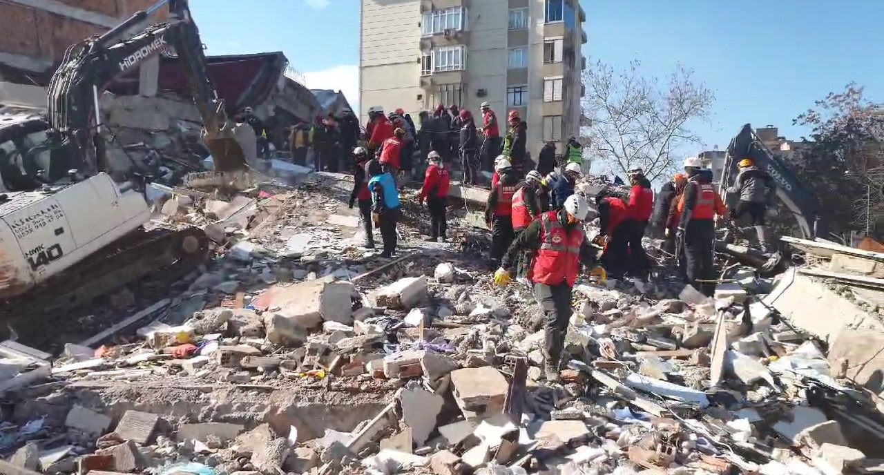 İsrailli ekip deprem bölgesinden arama kurtarma ekipmanları çalmış