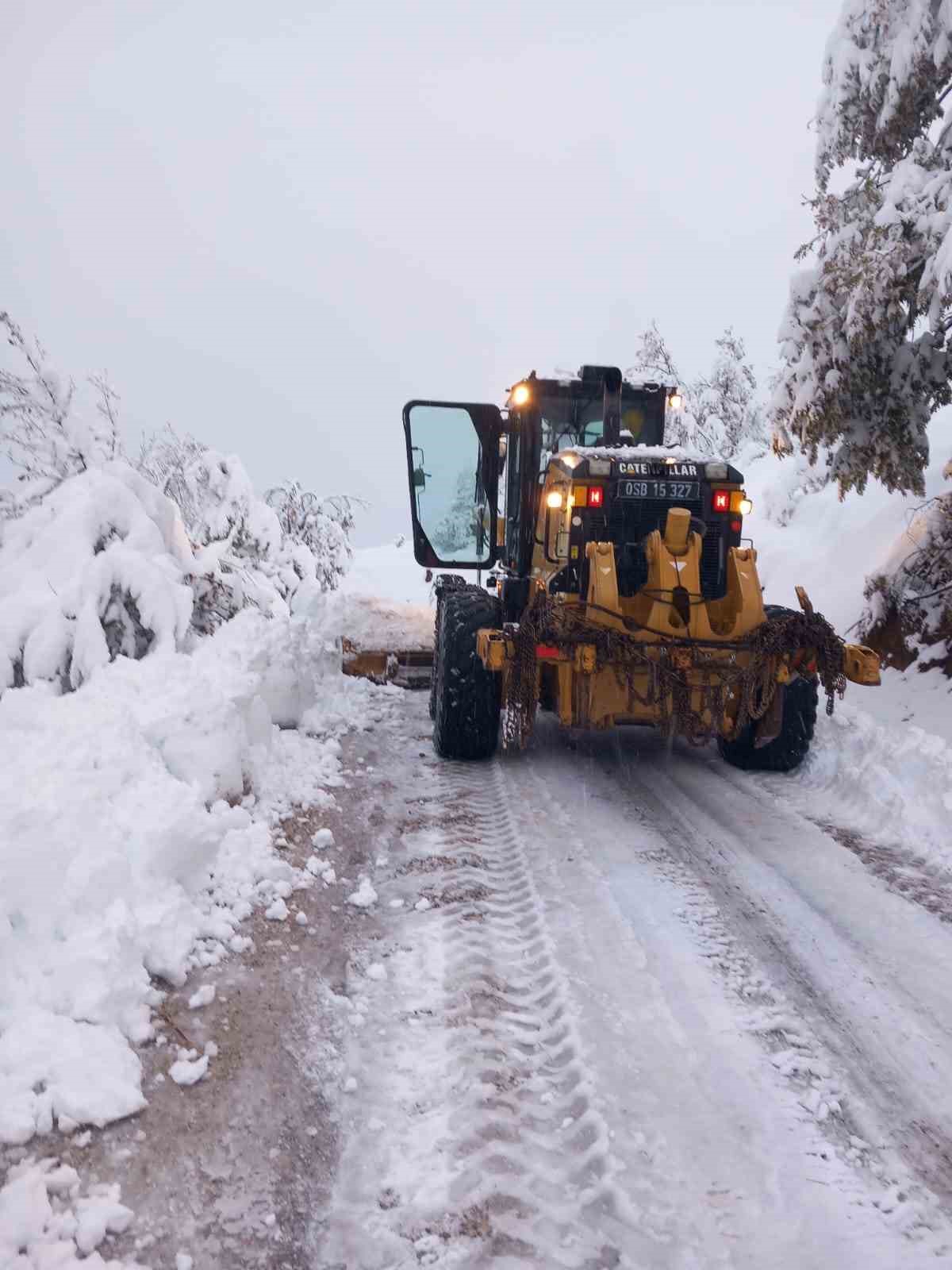 Osmangazi’de karlı yollarla anında müdahale