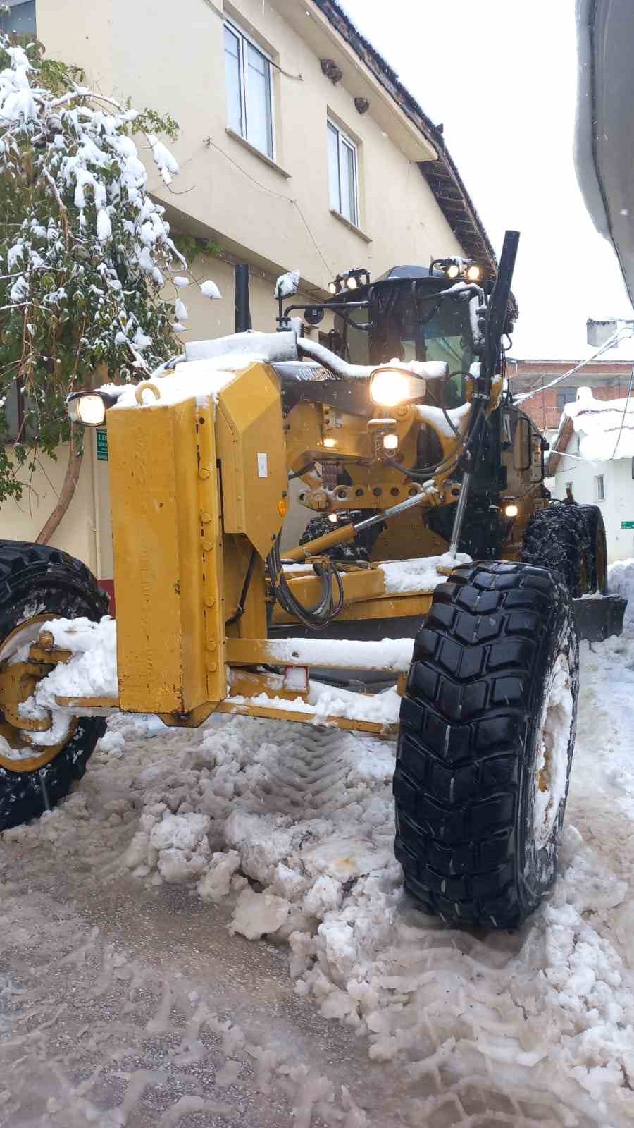 Osmangazi’de karlı yollarla anında müdahale