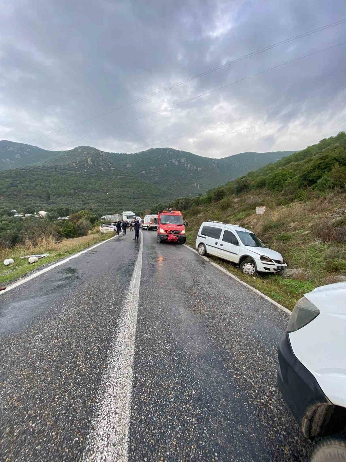 Bursa’da minibüsü devrildi: 3 yaralı