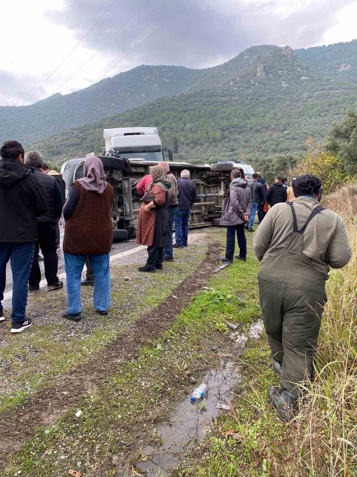 Bursa’da minibüsü devrildi: 3 yaralı