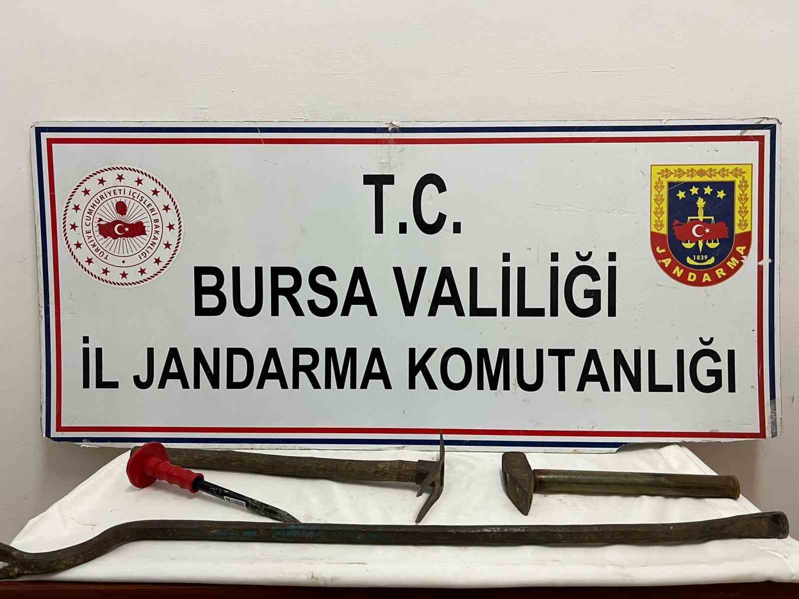 Kaçak kazı yaparken suçüstü yakalandılar