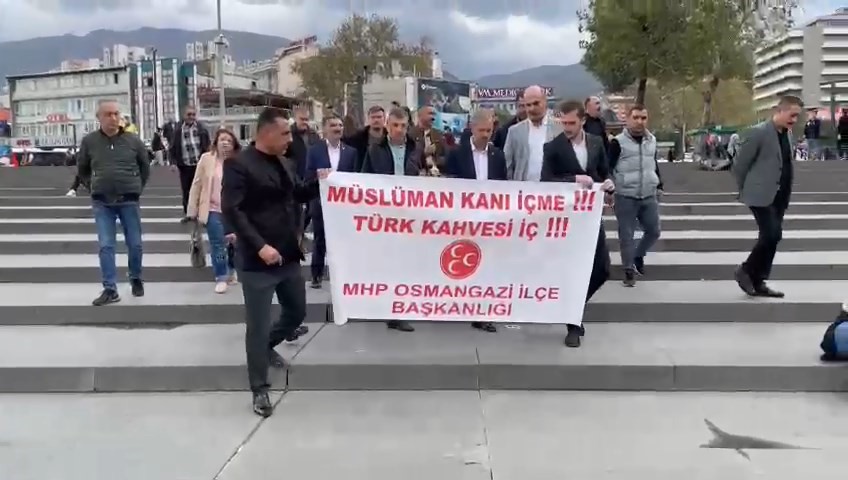 MHP’liler Starbucks’taki gençleri Türk kahvesi içmeye davet etti