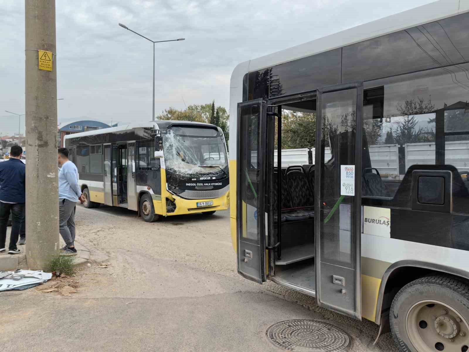 İnegöl’de özel halk otobüsleri çarpıştı: 3 yaralı