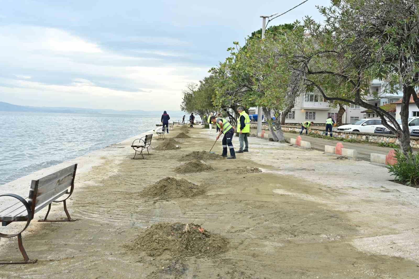 Bursa sahillerinde fırtına mesaisi