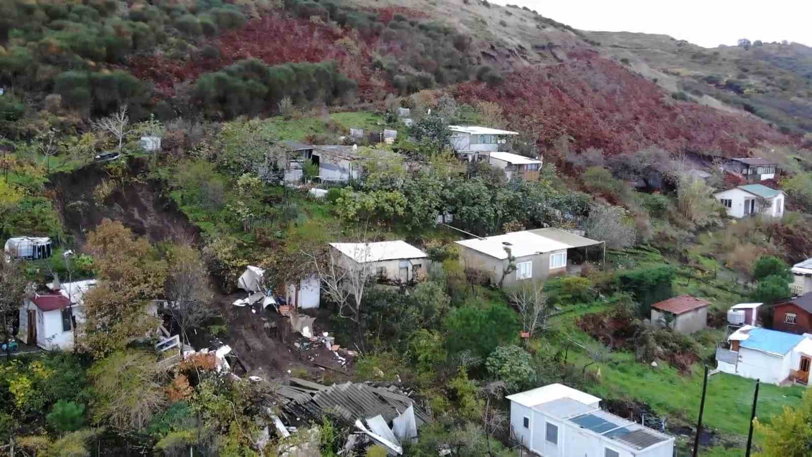 Bursa’da sel ve heyelan evi yuttu