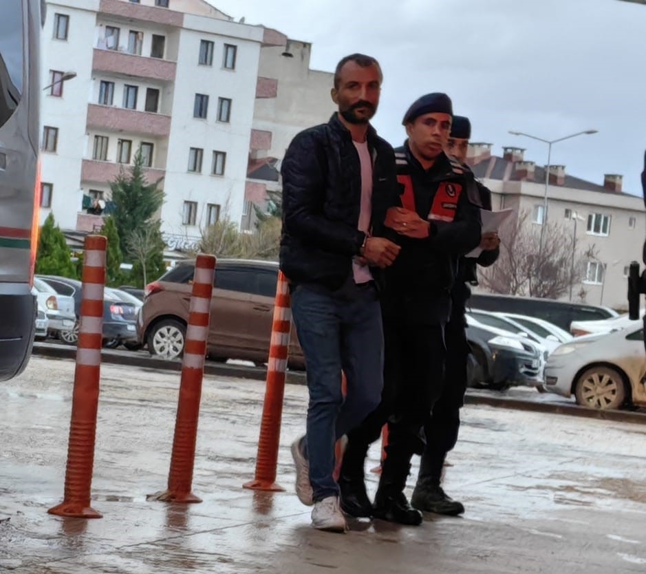 Bursa’da tır ile çarpışan kamyon devrildi: 1 yaralı