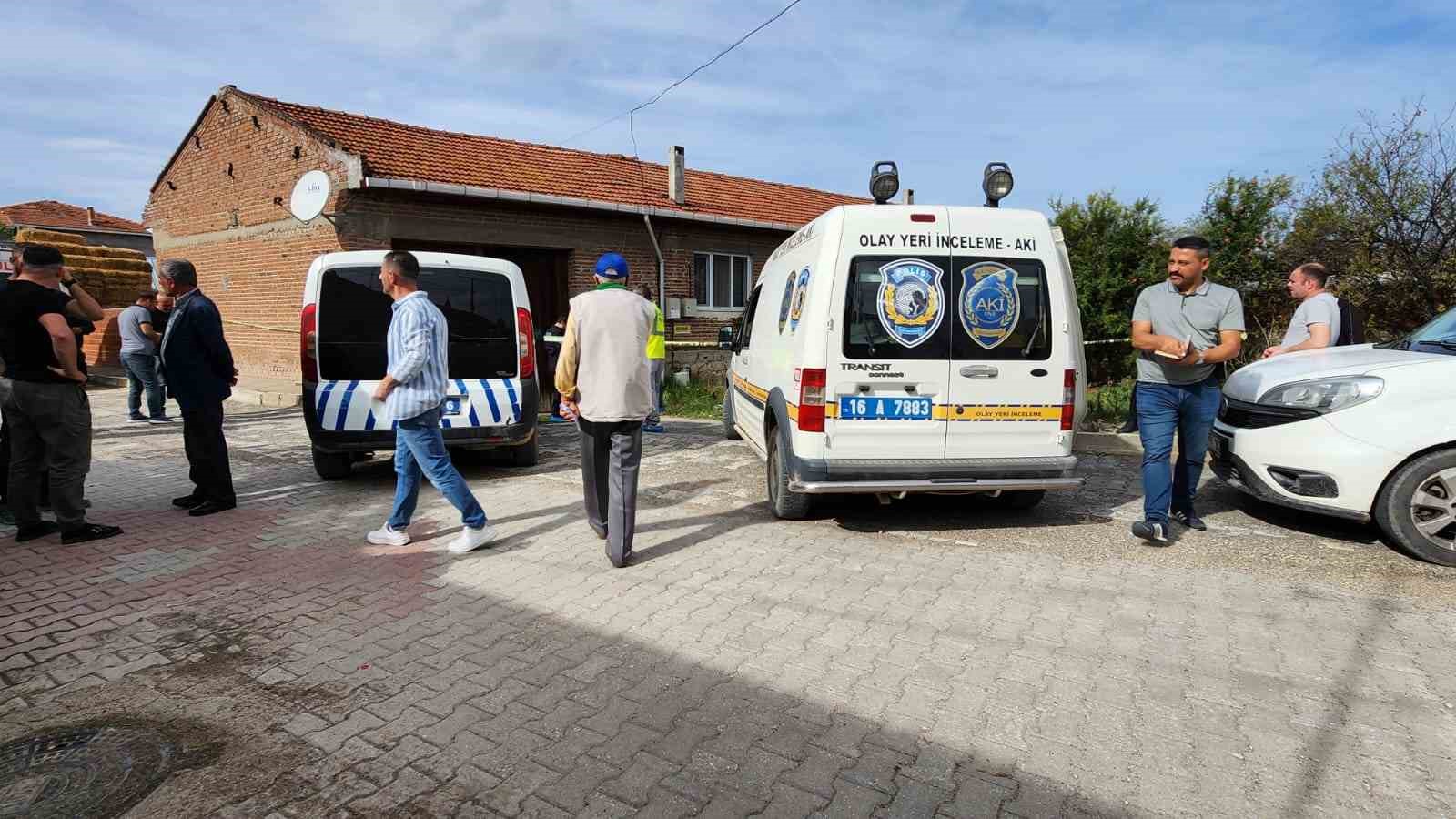 Bursa’da cinnet...Eşini ve 2 çocuğunu öldürüp canına kıydı