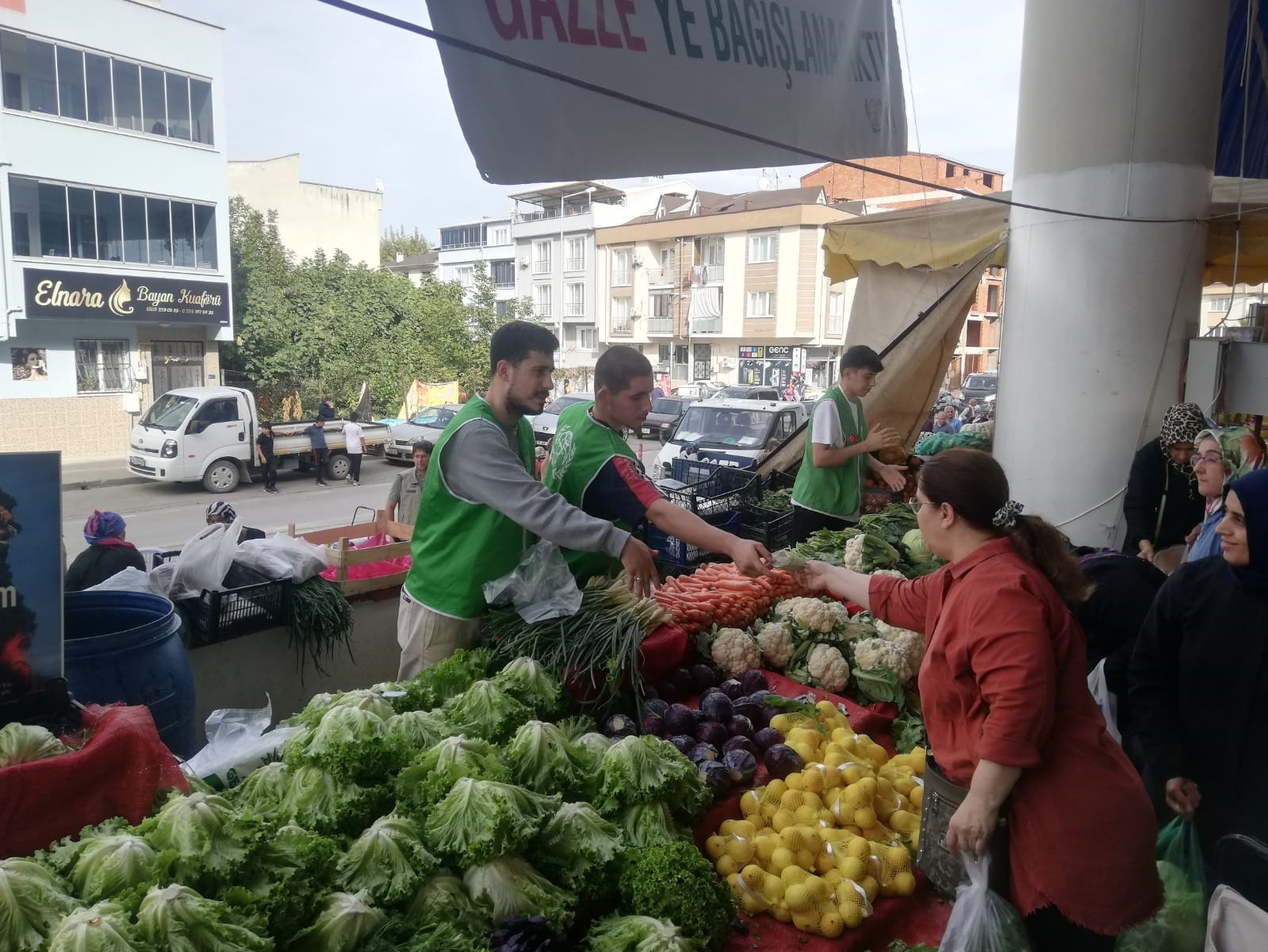 Bursa’da bu tezgahın geliri Gazze’ye bağışlandı