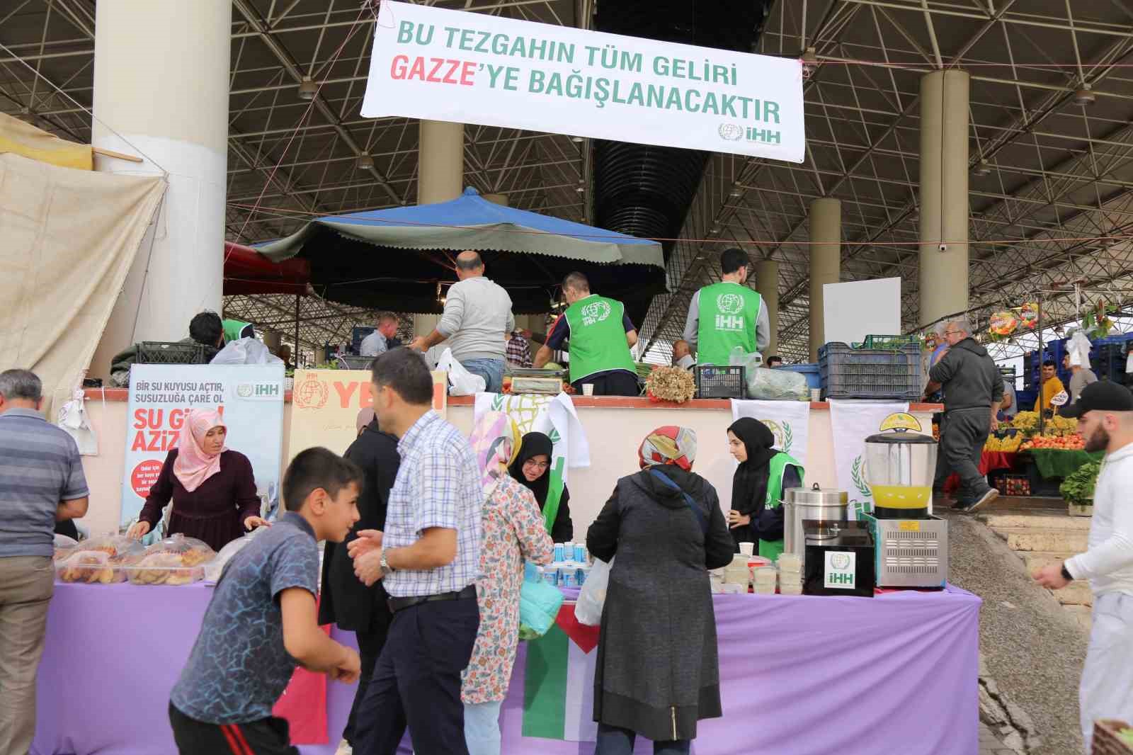 Bursa’da bu tezgahın geliri Gazze’ye bağışlandı