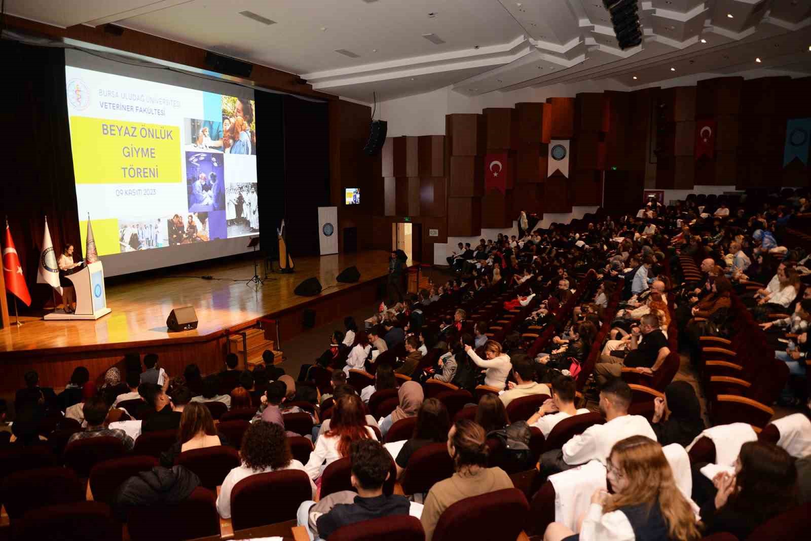 Veteriner hekim adayları beyaz önlüklerini giydi