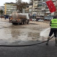 Büyükşehir’den fırtına mesaisi