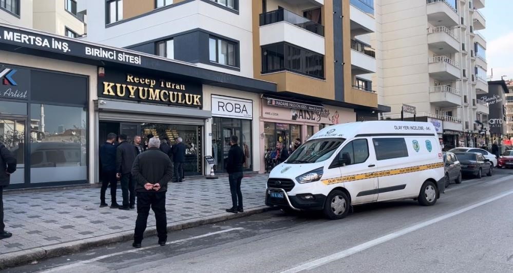 Bursa’da kar maskeli ve silahlı soyguncu kamerada… Polis ekipleri olayı böyle araştırdı