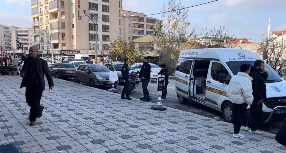 Bursa’da kar maskeli ve silahlı soyguncu kamerada… Polis ekipleri olayı böyle araştırdı