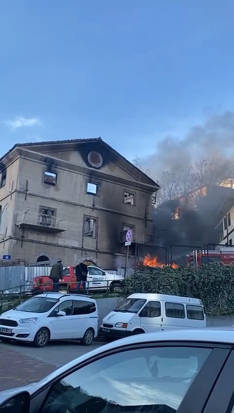 153 yıllık tarihi mekandaki yangında facia