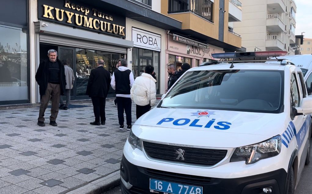 Bursa’da kar maskeli, silahlı kuyumcu soygunu