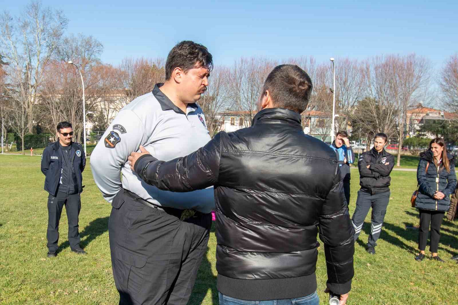 Biber gazının etkisini önce kendileri test etti