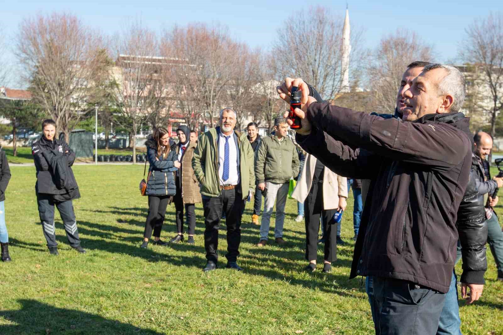 Biber gazının etkisini önce kendileri test etti