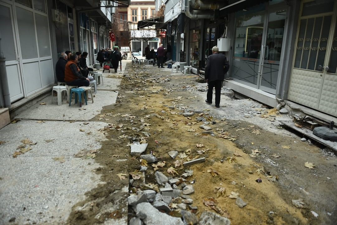 50 yıl sonra sokaklar yenilendi esnafın yüzü güldü