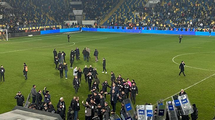 Ankaragücü Başkanı Faruk Koca'dan Halil Umut Meler'e yumruklu saldırı!