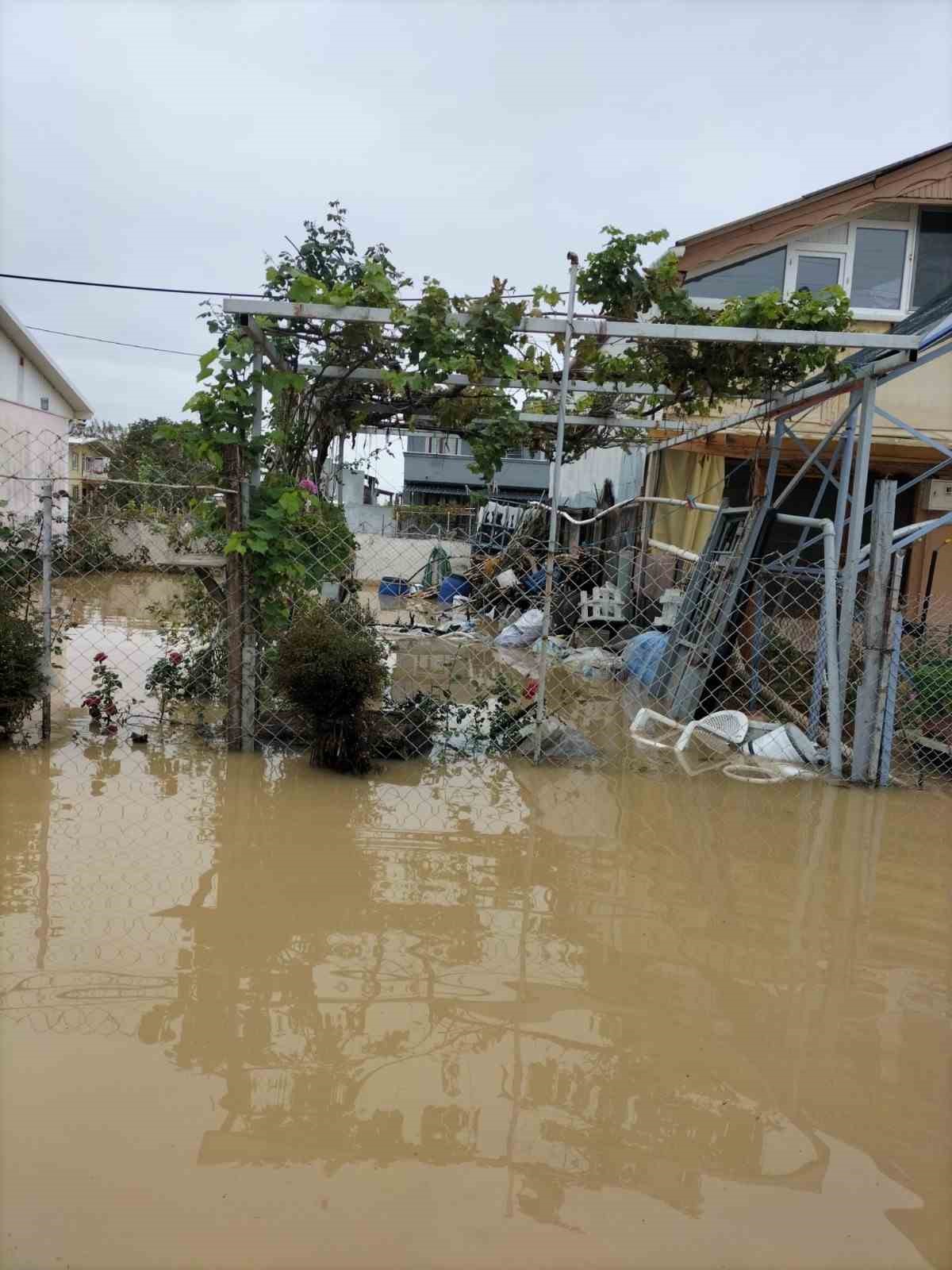 Bursa Mudanya’nın sayfiye mahallelerini su bastı