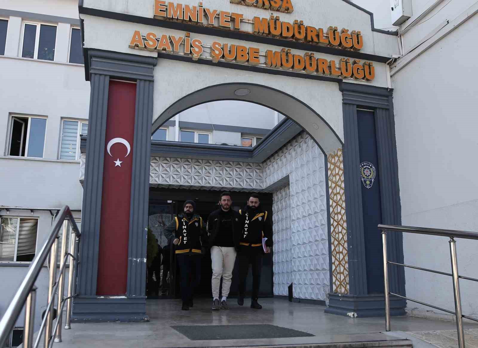 Babasını öldürüp, kayıp ihbarında bulunmuştu... Kız arkadaşına küfür ettiği için olduğunu söyledi