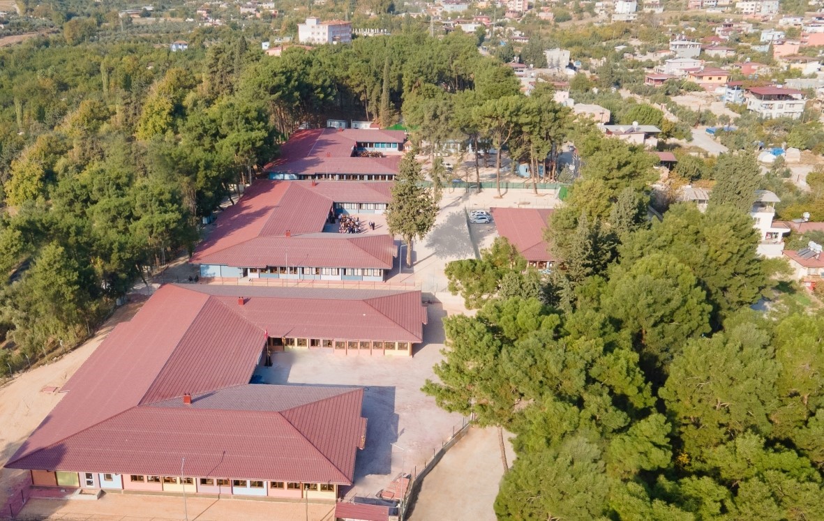 Coşkunöz Eğitim Vakfı’nın Hatay Kırıkhan’daki eğitim kompleksinde eğitim devam ediyor